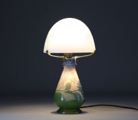 Émile GALLÉ (1846-1904) Mushroom lamp in acid-etched multi-layered glass decorated with anemones, signed.