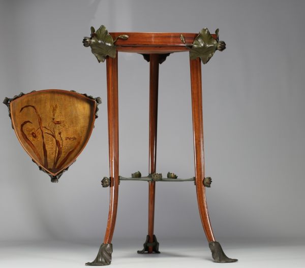 Louis MAJORELLE (1859-1926) Beautiful mahogany pedestal table decorated with water lilies in green patinated bronze.