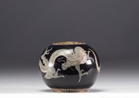 Japon - Ensemble de trois vases en émail cloisonné.