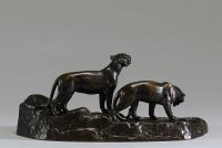 Louis RICHÉ (1877-1949) dans le goût de - Parure de bureau aux Lionnes en bronze à patine nuancée, vers 1880-1900