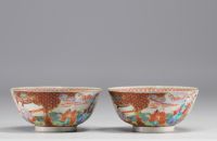 Chine - Paire de bols en porcelaine à décor de personnages, époque Qing.