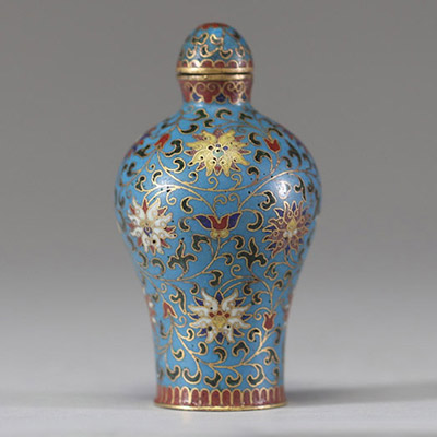 Flacon tabatière en émail cloisonné à décor floral, Chine, marque Qianlong