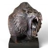 Chen M. – Sculpture en terre cuite polychrome “Tête de babouin”.