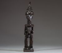 Afrique RDC - Statuette Luluwa en bois sculpté, Congo RDC, XXème.