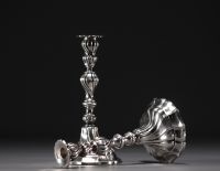 Paire de chandeliers en argent massif, poinçon 835 et poinçon aux trois losanges, XXe siècle.