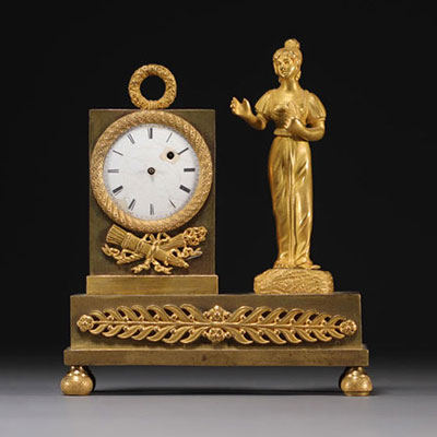 Petite pendule en bronze ciselé et doré d'époque Empire, mouvement Breguet, début XIXème.
