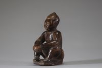 Afrique RDC - Statuette Bakongo en bois sculpté, Congo RDC, 1ère moitié XXème, belle patine ancienne, grande expressivité du visage.