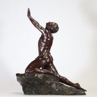 Claire-Jeanne-Robert COLINET (Bruxelles, 1880 – Paris, 1950) L'Invocation – Épreuve en bronze à patine brune, signée sur la terrasse