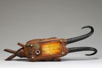 Rare Grand lapin chasseur musical, crochet à fouets en bois sculpté, yeux en verre, travail de la Forêt Noire de la fin du XIXème.