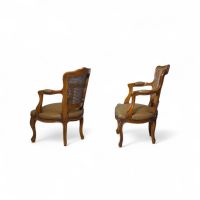 Deux fauteuils d’enfant ou de poupée.
