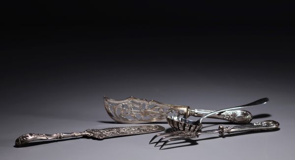 Ensemble de quatre couverts en argent, poinçons divers. XIXème.