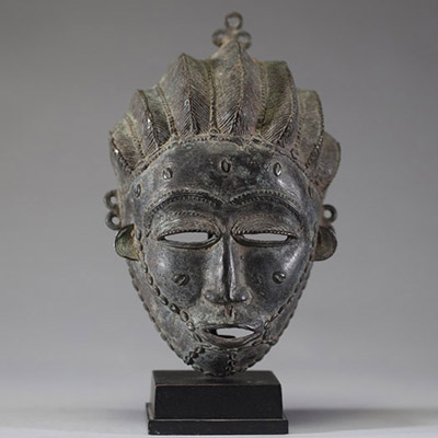 Afrique Côte d'Ivoire - Masque Baoulé en bois sculpté et bronze, 1ère moitié XXème.