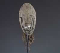 Afrique RDC - Paire de masques « lukwakongo » Lega en bois sculpté et raphia, Congo RDC.