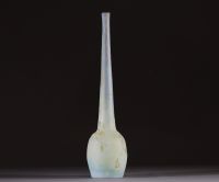 François-Théodore LEGRAS (1839-1916) Vase soliflore en verre multicouche dégagé à l'acide à décor de cerisier du Japon, vers 1900.