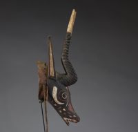 Afrique - Masque antilope Bobo en bois sculpté polychrome, Burkina Faso.