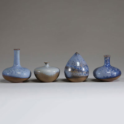 Antonio LAMPECCO (1932-2019) Ensemble de quatre petits vases en grès vernissé, signés.