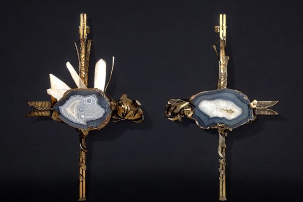 Marc D' HAENENS (20th century) Rare monumental pair of modernist sconces in bronze, steel and cerulean blue crystal geodes, circa 1970.