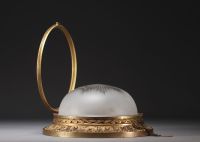 Ensemble de quatre plafonniers en bronze doré et vasques en cristal taillé.