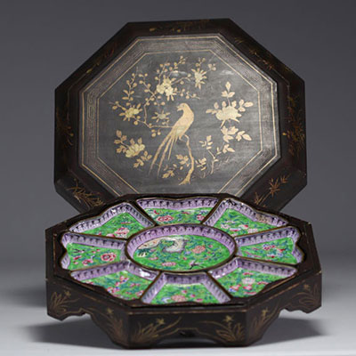 China - Set of cloisonné enamel dishes with floral and bird decor in original lacquer box, 19th century.