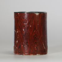 Porte-pinceaux chinois en porcelaine à imitation bois et cartouches calligraphiés, XIXe siècle