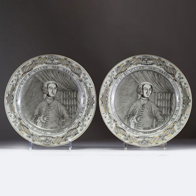 China - A pair of Compagnie des Indes grisaille porcelain plates, 18th century.