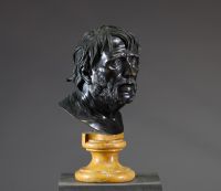 Buste de Sénèque en bronze à patine brun foncé sur socle en marbre jaune de Sienne, Italie, XVIII-XIXème.