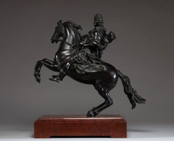 Guillaume de Groff (1676-1742) d'après - Statue équestre en bronze à patine brun foncé représentant Louis XIV, XIXème.