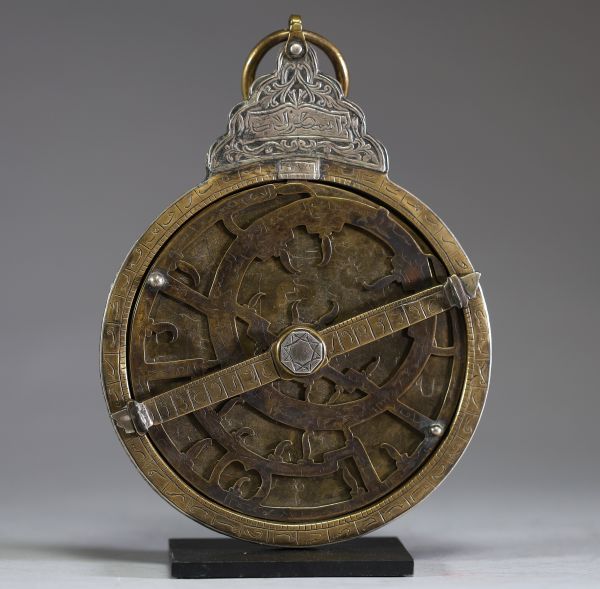 Astrolabe planisphérique en laiton et argent (?), probablement Perse, XVIII-XIXème.