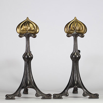Paire de chenets Art Nouveau – École de Nancy Fonte patinée et laiton Vers 1900.