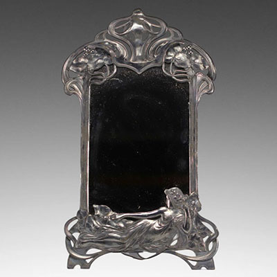 WMF - Miroir Art Nouveau à décor de femme fleur.