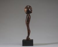 Afrique RDC - Statuette Lega en bois sculpté Congo RDC, 1ère moitié XXème, belle patine ancienne, sur socle.