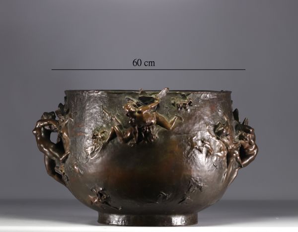 Gustave Joseph CHERET (1838-1894) Imposante jardinière en bronze à décor de naïades et de papillons.