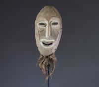 Afrique RDC - Paire de masques « lukwakongo » Lega en bois sculpté et raphia, Congo RDC.